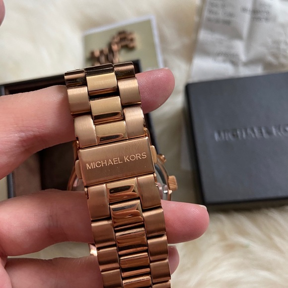 Michael Kors Rose Gold Watch - Picture 3 of 4